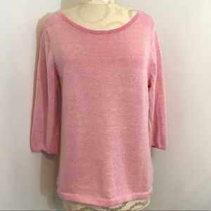 Pink knit top by Gap is in like new condition. Size medium
